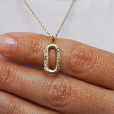Taş Detaylı Ataç Form Kişiye Özel Harfli Kolye | Altın