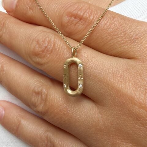 Taş Detaylı Ataç Form Kişiye Özel Harfli Kolye | Altın