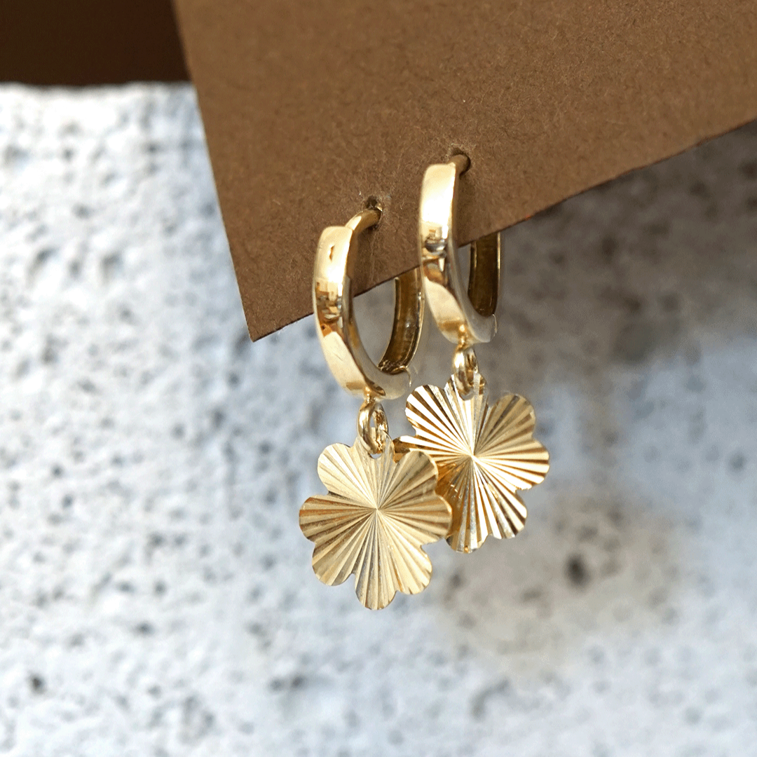 Yonca Sallantılı Küpe