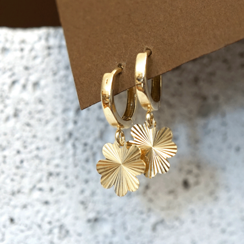 Yonca Sallantılı Küpe