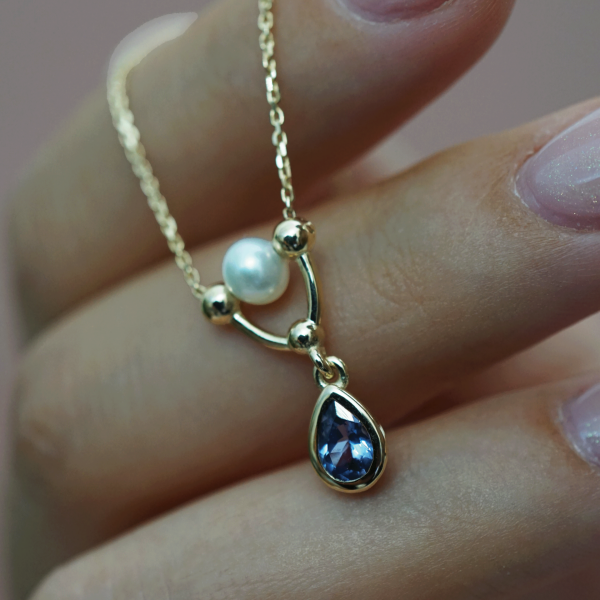 Serenity – Tanzanit ve Doğal İnci Kolye | Altın