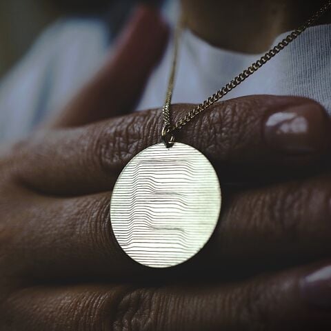 Kabartma Efektli Harf Kolye | Altın