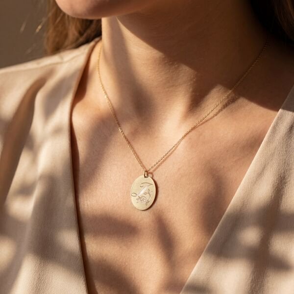 Çiçek Detaylı Harf Kolye | Altın