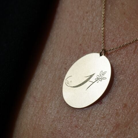 Çiçek Detaylı Harf Kolye | Altın