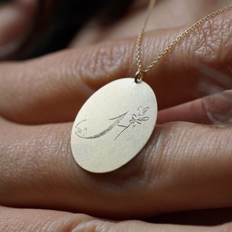 Çiçek Detaylı Harf Kolye | Altın