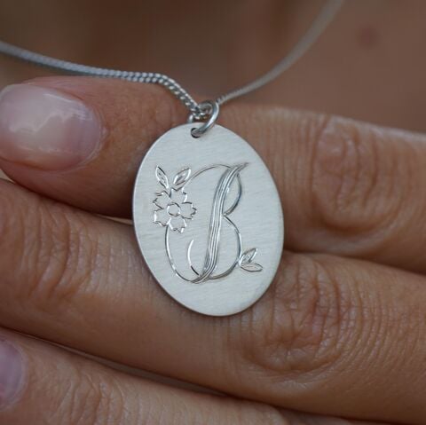 Çiçek Detaylı Harf Kolye | Gümüş