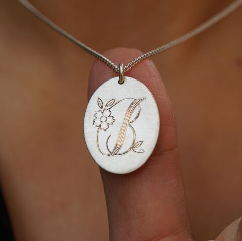 Çiçek Detaylı Harf Kolye | Gümüş